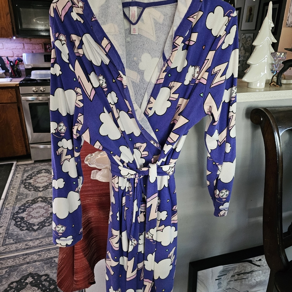 TOWEL ROBE! SIZE MED! PRE OWNED A FEW TIMES!